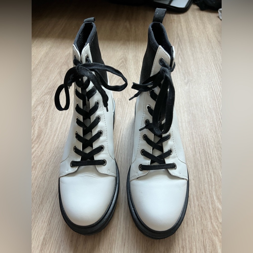 Kenneth Cole White Boots